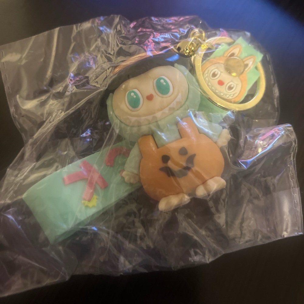 Cute Halloween-Themed Labubu Keychain Toy